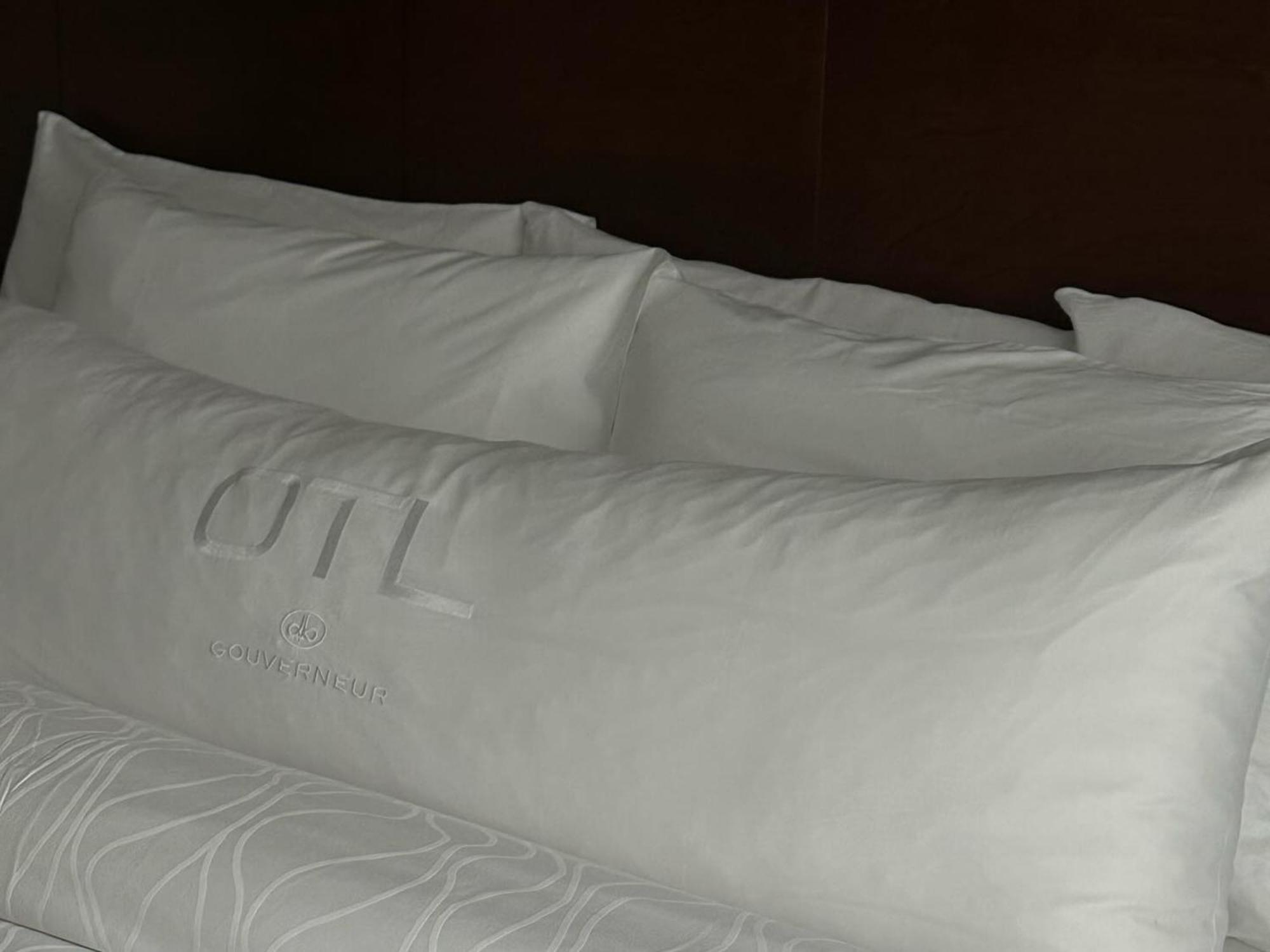 Otl Gouverneur Sherbrooke Exterior foto A pillowcase