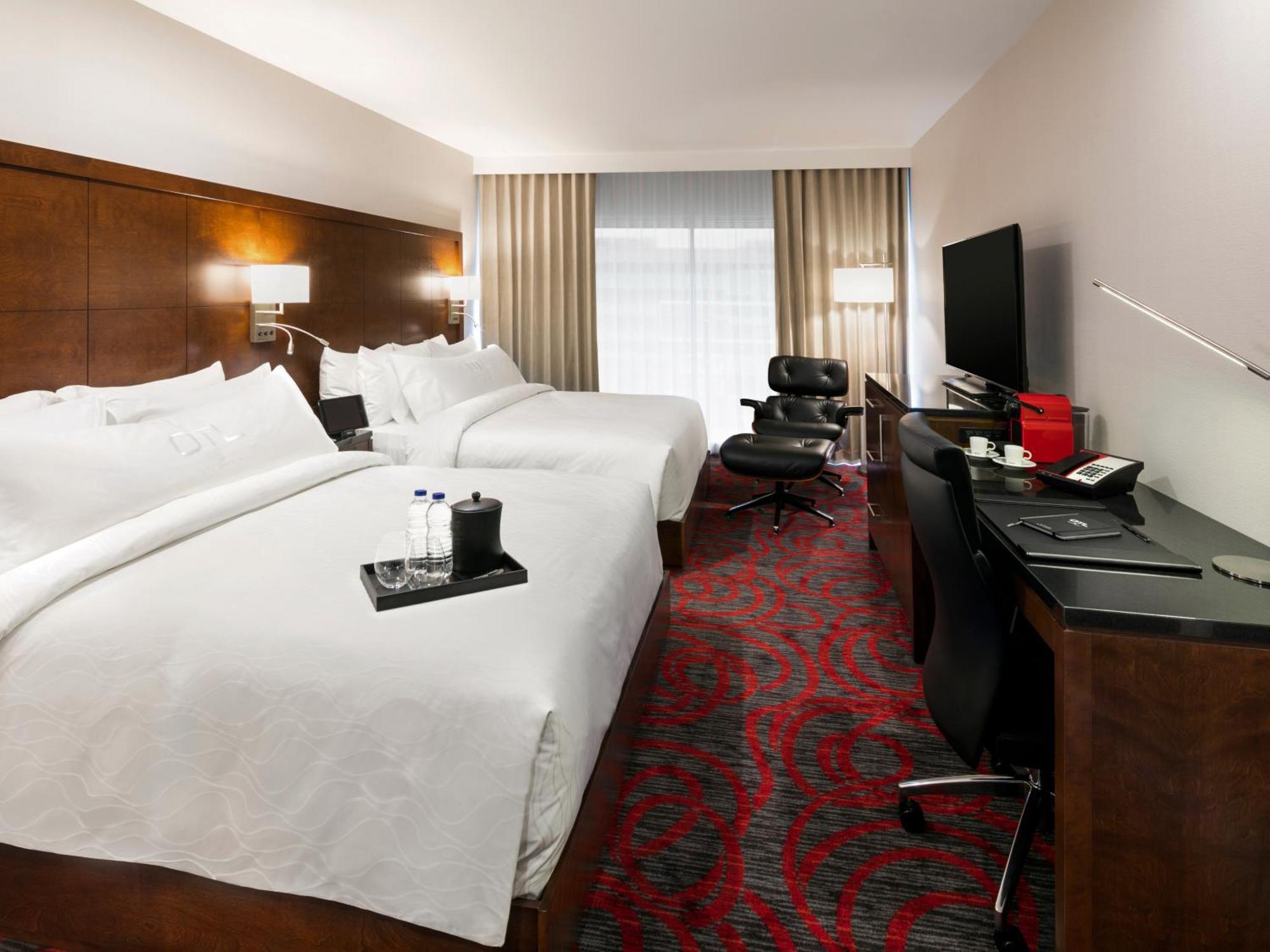 Otl Gouverneur Sherbrooke Exterior foto A typical guest room at the Renaissance